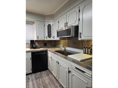 Beautifully Renovated 3-Bedroom Home on 0.75 Acres in Lone Star - photo 16