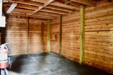 This spacious triple-wide manufactured home offers 3 bedrooms, 2 - photo 16