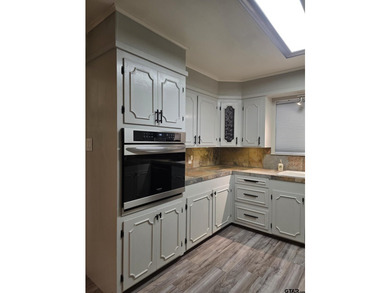 Beautifully Renovated 3-Bedroom Home on 0.75 Acres in Lone Star - photo 17