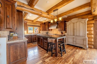 Turnkey luxury log home situated on 5 fenced acres with - photo 17