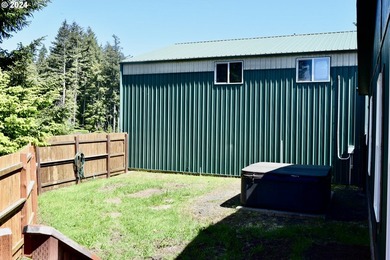 This spacious triple-wide manufactured home offers 3 bedrooms, 2 - photo 19
