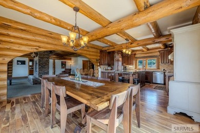 Turnkey luxury log home situated on 5 fenced acres with - photo 20