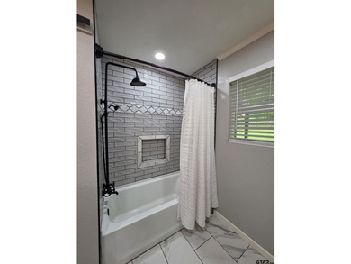 Beautifully Renovated 3-Bedroom Home on 0.75 Acres in Lone Star - photo 24