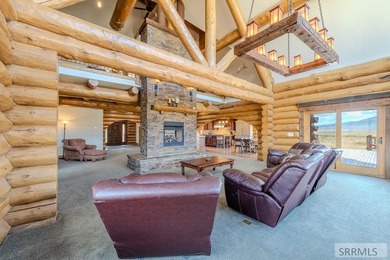 Turnkey luxury log home situated on 5 fenced acres with - photo 24
