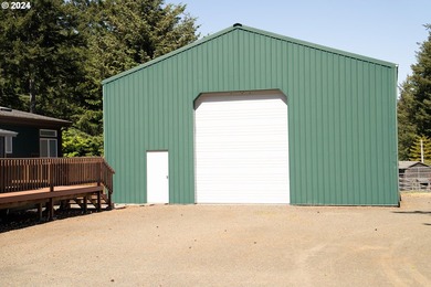 This spacious triple-wide manufactured home offers 3 bedrooms, 2 - photo 30