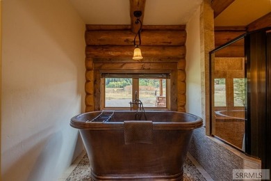 Turnkey luxury log home situated on 5 fenced acres with - photo 32