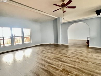 This spacious triple-wide manufactured home offers 3 bedrooms, 2 - photo 33