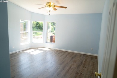 This spacious triple-wide manufactured home offers 3 bedrooms, 2 - photo 39