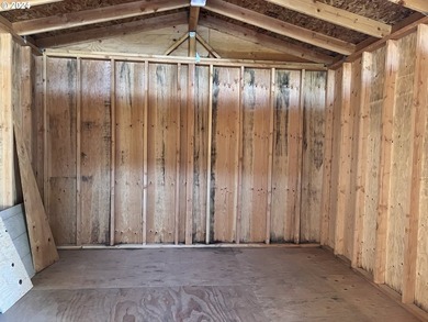 This spacious triple-wide manufactured home offers 3 bedrooms, 2 - photo 44