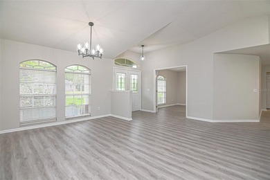 Welcome to 103 Glistening Dr in Auburndale, FL--where comfort - photo 5