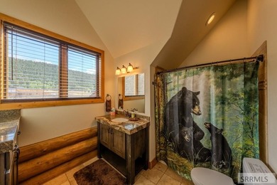 Turnkey luxury log home situated on 5 fenced acres with - photo 47