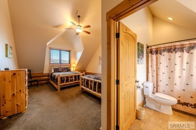 Turnkey luxury log home situated on 5 fenced acres with - photo 53