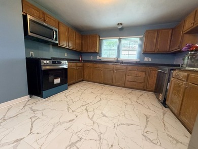 Updated 3 bedroom, 1 bathroom home offering 1,182 square feet of - photo 11