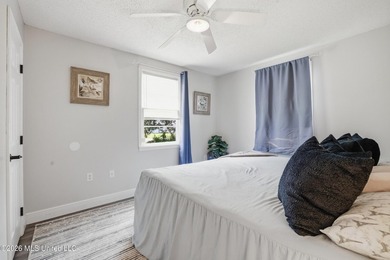 This charming, affordable two bedroom cottage brings easy living - photo 15