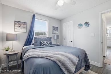 This charming, affordable two bedroom cottage brings easy living - photo 19