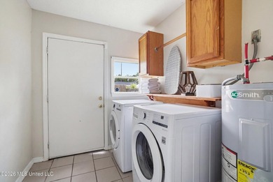This charming, affordable two bedroom cottage brings easy living - photo 20