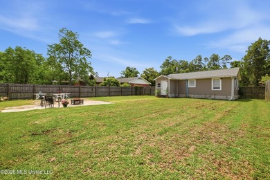 This charming, affordable two bedroom cottage brings easy living - photo 21