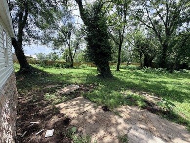 Updated 3 bedroom, 1 bathroom home offering 1,182 square feet of - photo 24