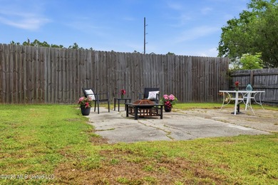 This charming, affordable two bedroom cottage brings easy living - photo 24