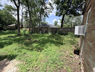 Updated 3 bedroom, 1 bathroom home offering 1,182 square feet of - photo 25