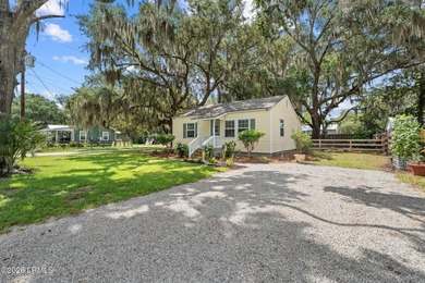Move-in ready in highly desirable Pigeon Point! This charming - photo 3