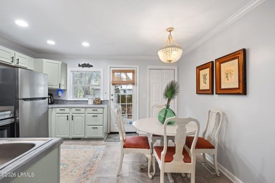 Move-in ready in highly desirable Pigeon Point! This charming - photo 9