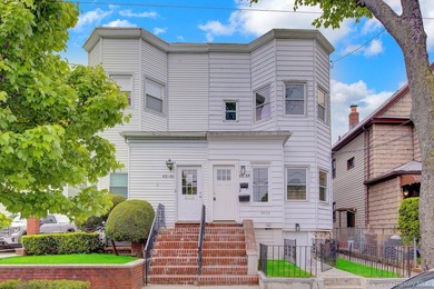 Amazing Semi-Attached 2-Story property with full basement, two - photo 2
