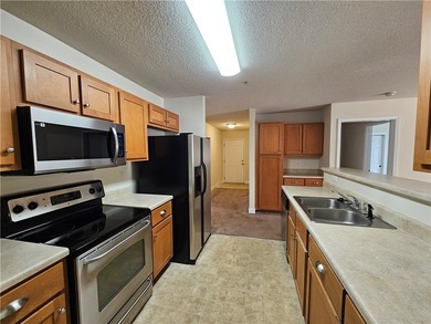 Welcome to Overlook on Lake Hartwell! This 3 bed, 3 bath - photo 2