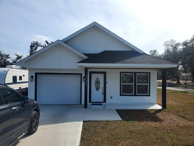 Modern Farmhouse on a Corner Lot, walking Distance to the Boat - photo 2