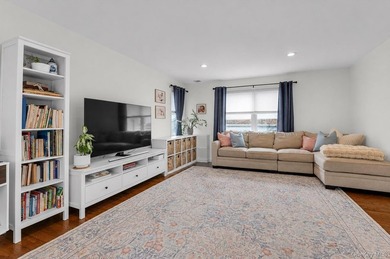 Welcome to 27 Radcliffe Rd, an immaculate and meticulously - photo 2