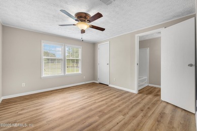 Think BIG - This Updated Mobile Home has: 4 bedrooms 3 bathrooms - photo 45