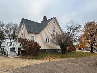 Charming 3-bedroom home with timeless character, featuring - photo 2