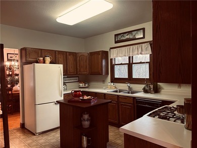 Charming 3-bedroom home with timeless character, featuring - photo 9
