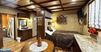 Retreat To Renowned Historic Bed & Breakfast, Vermilion Park Inn - photo 11