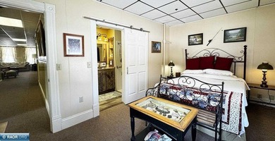 Retreat To Renowned Historic Bed & Breakfast, Vermilion Park Inn - photo 15