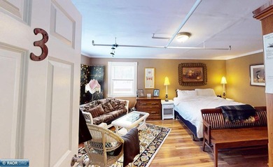Retreat To Renowned Historic Bed & Breakfast, Vermilion Park Inn - photo 17