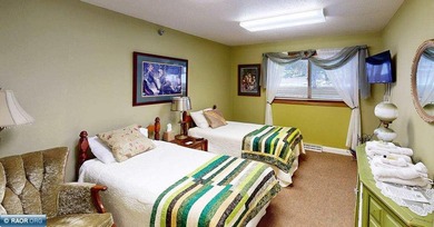 Retreat To Renowned Historic Bed & Breakfast, Vermilion Park Inn - photo 25