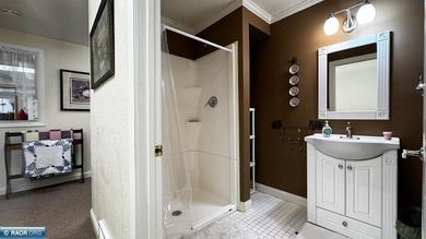 Retreat To Renowned Historic Bed & Breakfast, Vermilion Park Inn - photo 32