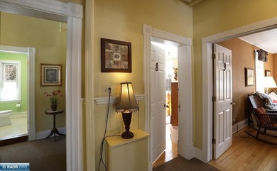 Retreat To Renowned Historic Bed & Breakfast, Vermilion Park Inn - photo 33