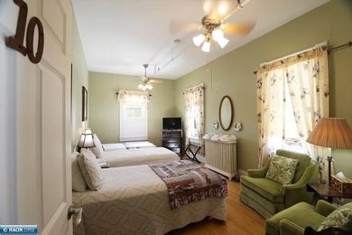 Retreat To Renowned Historic Bed & Breakfast, Vermilion Park Inn - photo 37