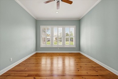 This stunning 3,500 sq.ft. residence is move-in ready, offers - photo 38