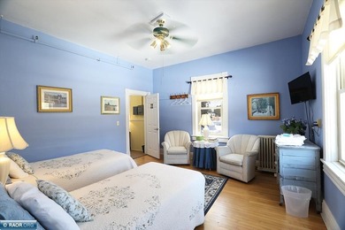 Retreat To Renowned Historic Bed & Breakfast, Vermilion Park Inn - photo 40