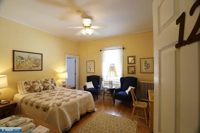 Retreat To Renowned Historic Bed & Breakfast, Vermilion Park Inn - photo 41