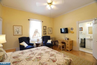 Retreat To Renowned Historic Bed & Breakfast, Vermilion Park Inn - photo 42
