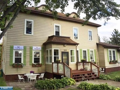 Retreat To Renowned Historic Bed & Breakfast, Vermilion Park Inn - photo 50