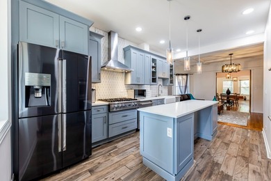 Price improvement! A rare opportunity to own a quintessential - photo 3