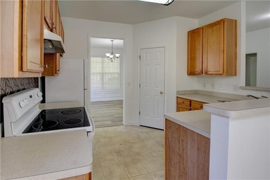 Charminig 3 bedroom / 2.5 bathroom traditional styled home is - photo 11