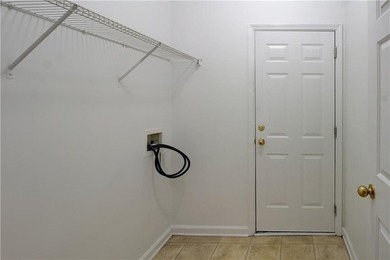 Charminig 3 bedroom / 2.5 bathroom traditional styled home is - photo 18