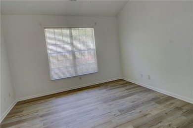 Charminig 3 bedroom / 2.5 bathroom traditional styled home is - photo 20