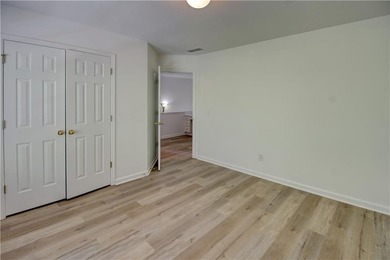 Charminig 3 bedroom / 2.5 bathroom traditional styled home is - photo 29